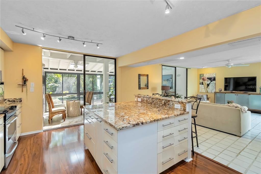 待售: $279,000 (2 贝兹, 2 浴室, 1379 平方英尺)