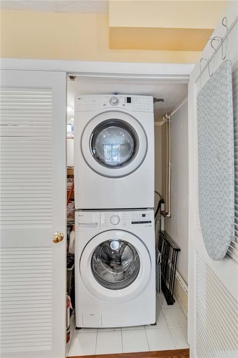 待售: $279,000 (2 贝兹, 2 浴室, 1379 平方英尺)