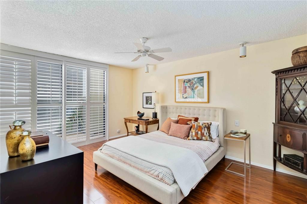 待售: $279,000 (2 贝兹, 2 浴室, 1379 平方英尺)