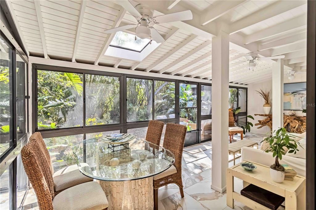 待售: $279,000 (2 贝兹, 2 浴室, 1379 平方英尺)