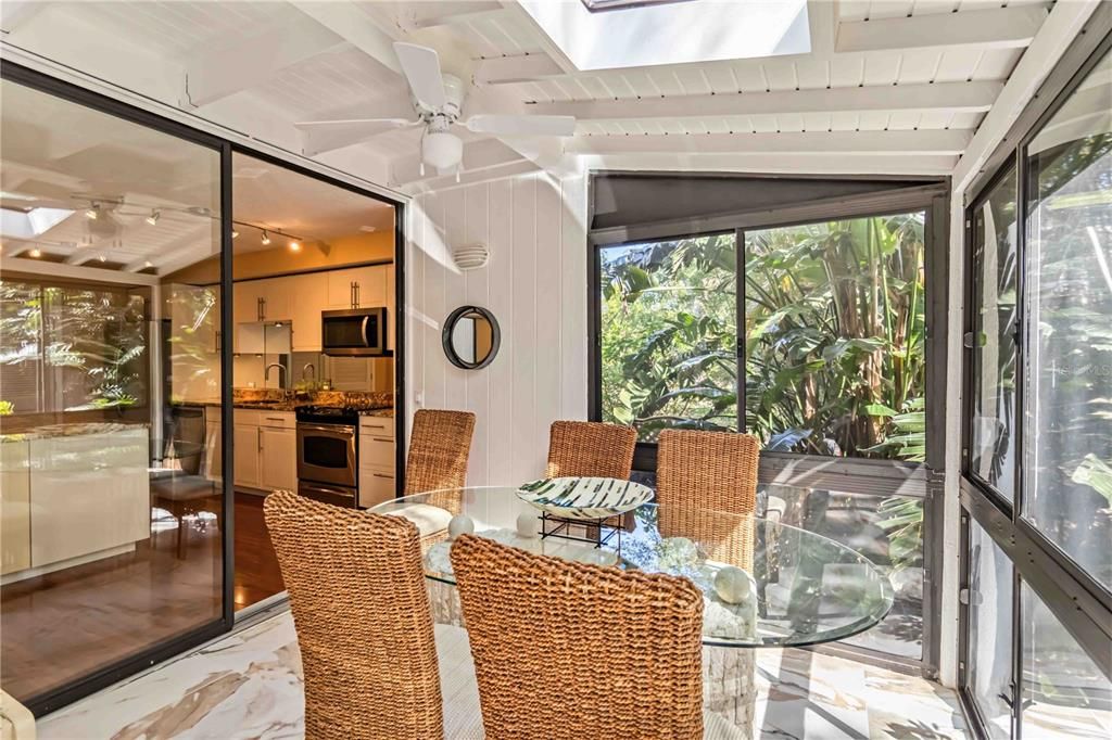 待售: $279,000 (2 贝兹, 2 浴室, 1379 平方英尺)