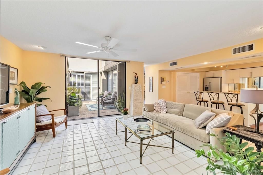 待售: $279,000 (2 贝兹, 2 浴室, 1379 平方英尺)