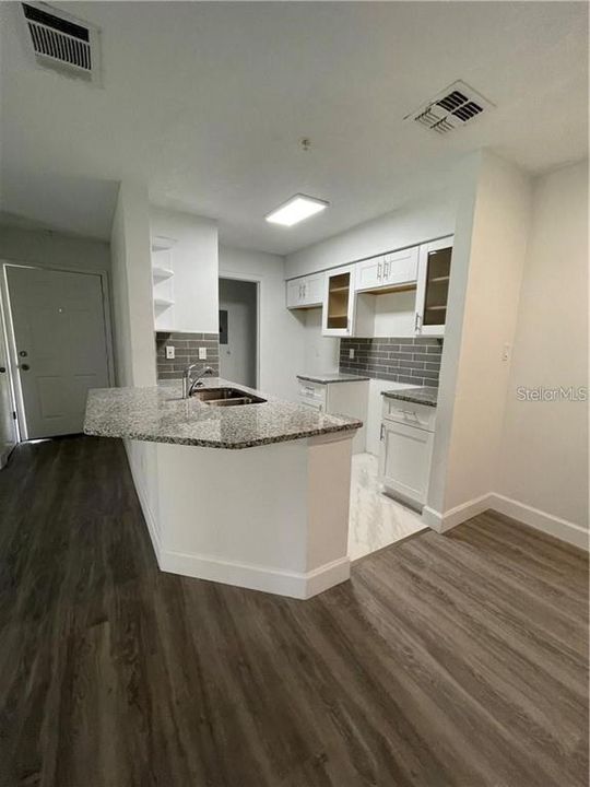 出租: $1,600 (2 贝兹, 1 浴室, 828 平方英尺)