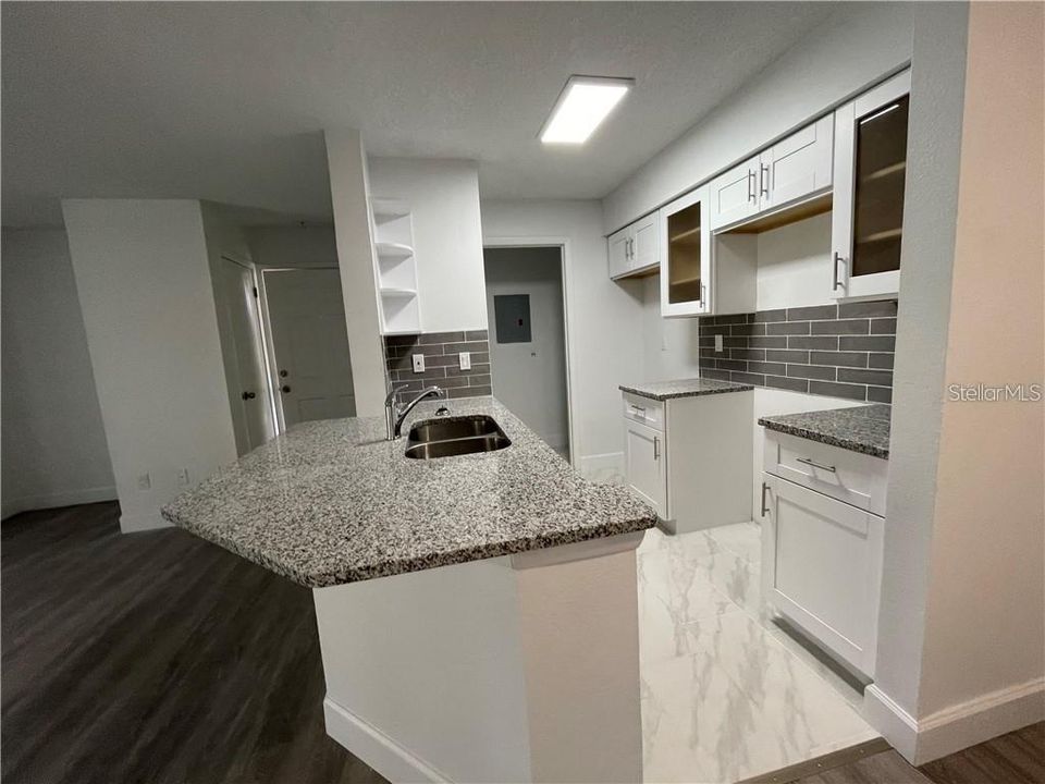 出租: $1,600 (2 贝兹, 1 浴室, 828 平方英尺)