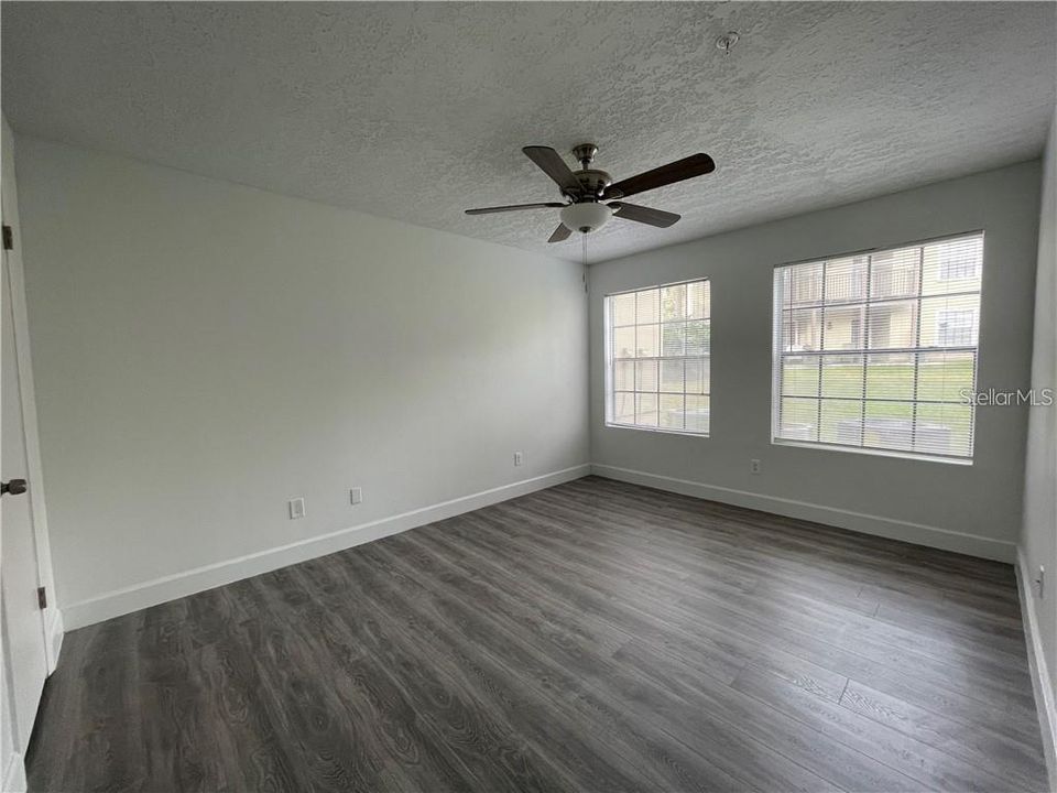 出租: $1,600 (2 贝兹, 1 浴室, 828 平方英尺)