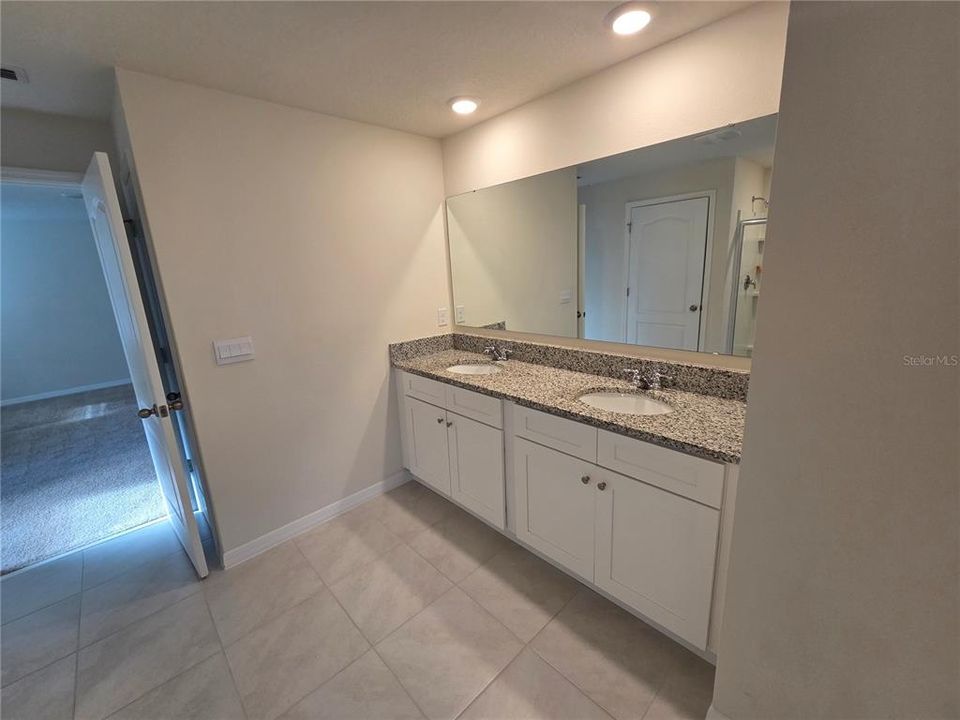 For Rent: $2,500 (4 beds, 3 baths, 2736 Square Feet)