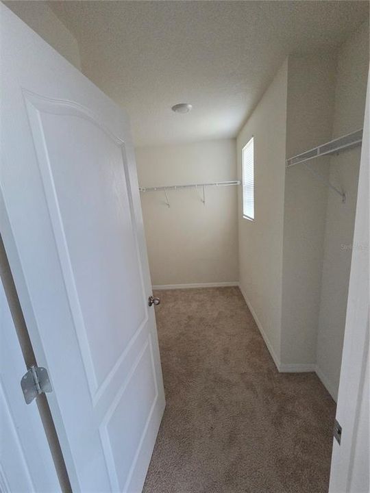 For Rent: $2,500 (4 beds, 3 baths, 2736 Square Feet)