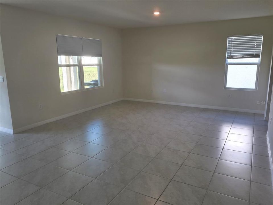 For Rent: $2,500 (4 beds, 3 baths, 2736 Square Feet)