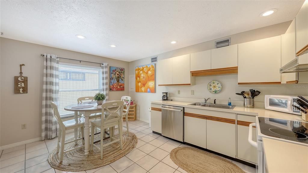 待售: $3,195,000 (5 贝兹, 4 浴室, 3260 平方英尺)