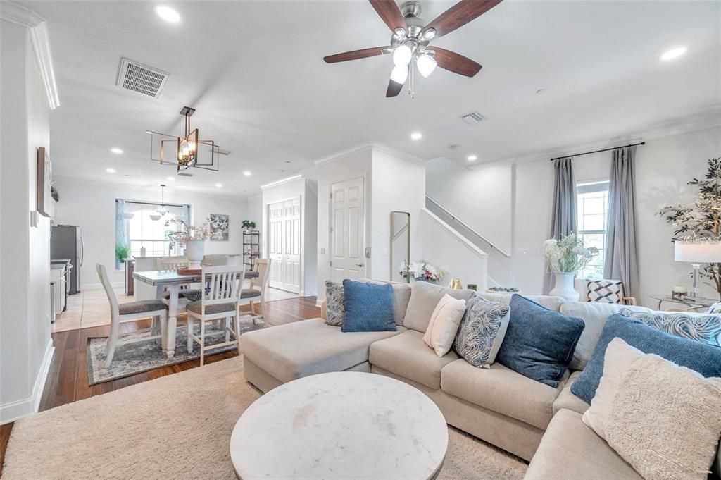 出租: $3,500 (3 贝兹, 2 浴室, 2400 平方英尺)