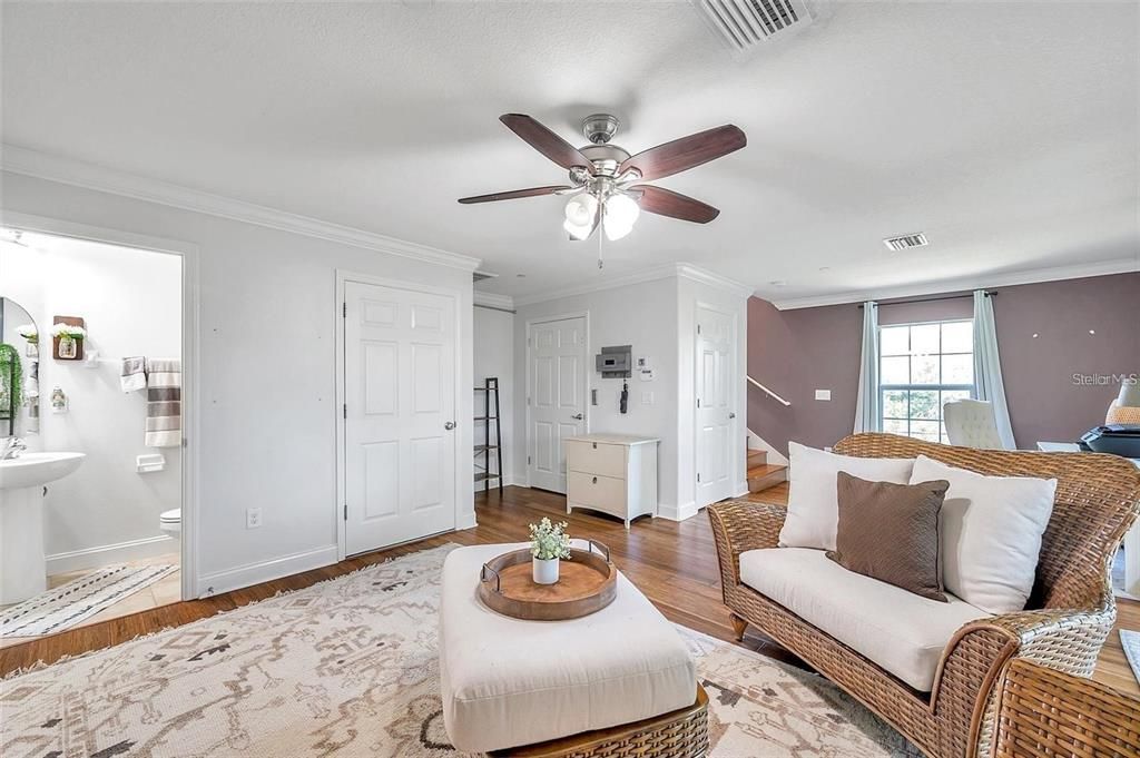 出租: $3,500 (3 贝兹, 2 浴室, 2400 平方英尺)