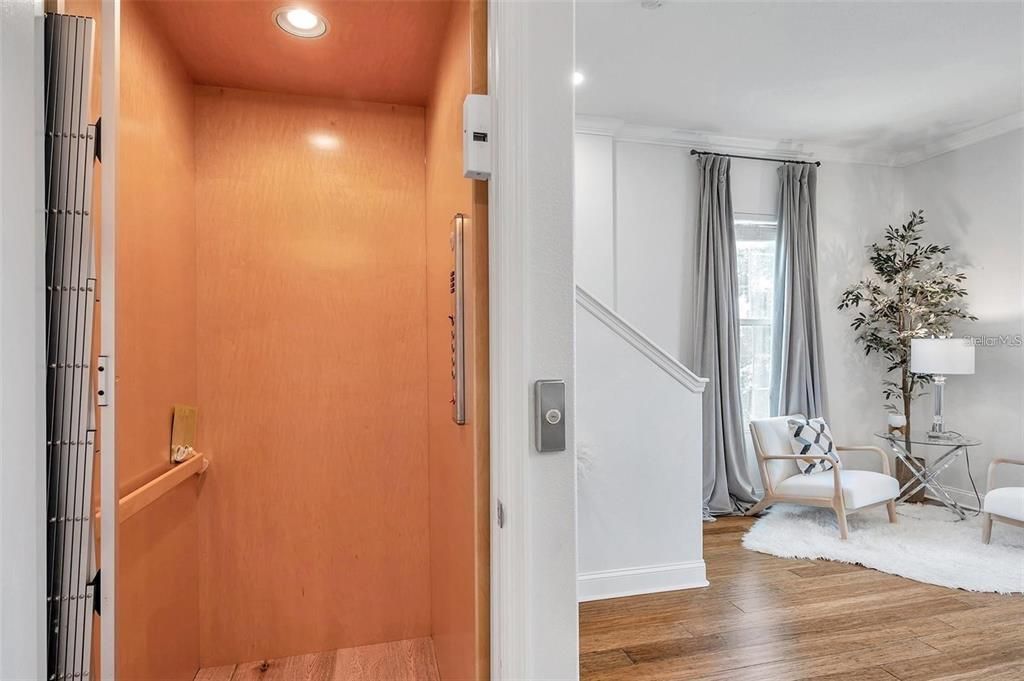 出租: $3,500 (3 贝兹, 2 浴室, 2400 平方英尺)