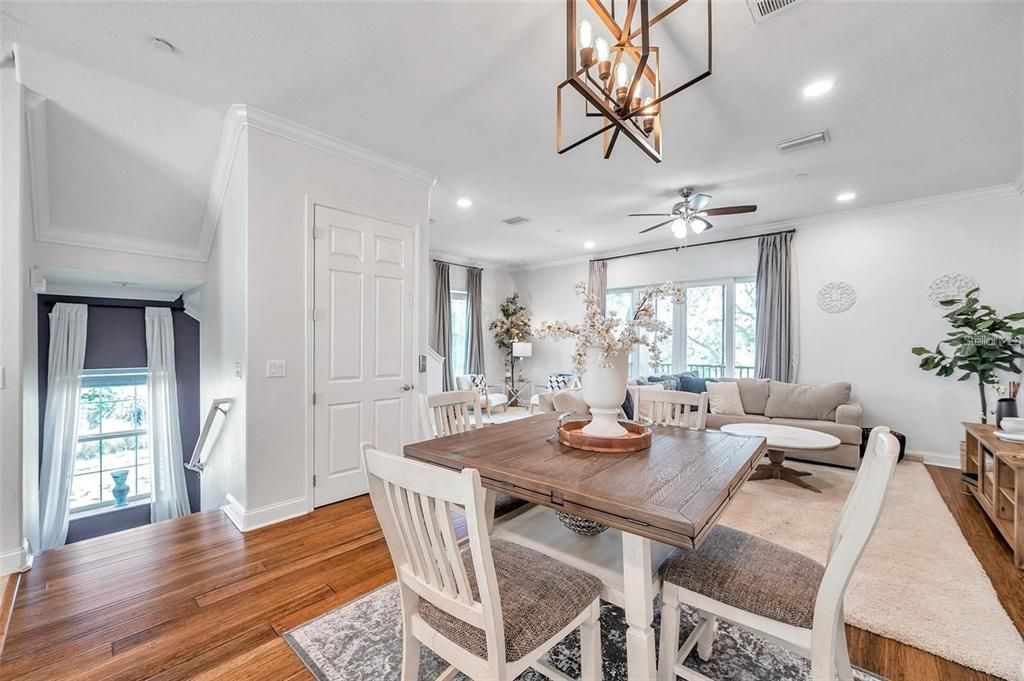 出租: $3,500 (3 贝兹, 2 浴室, 2400 平方英尺)