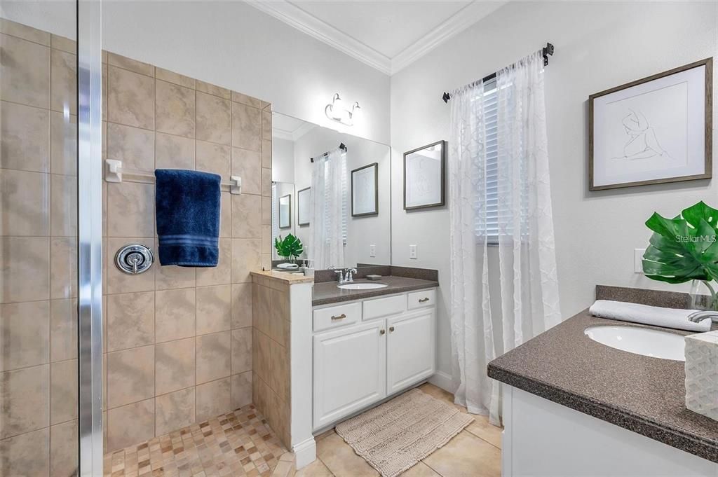 出租: $3,500 (3 贝兹, 2 浴室, 2400 平方英尺)