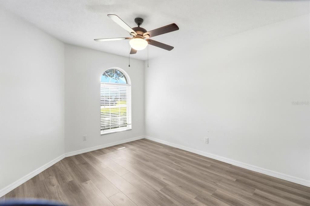 待售: $245,000 (2 贝兹, 2 浴室, 1195 平方英尺)