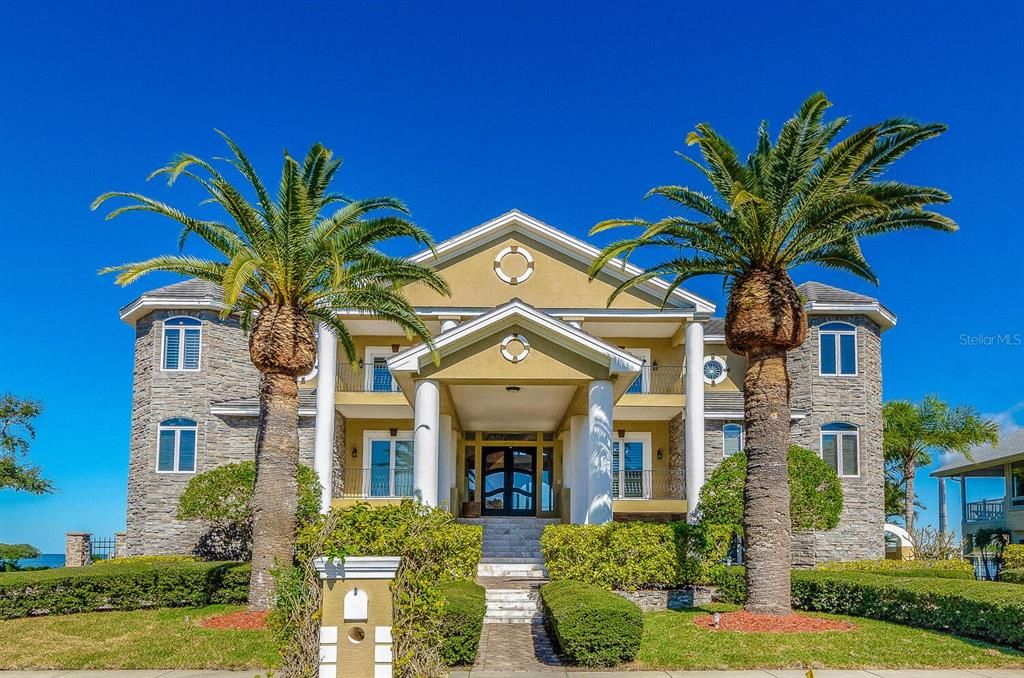 For Sale: $3,100,000 (5 beds, 6 baths, 6122 Square Feet)