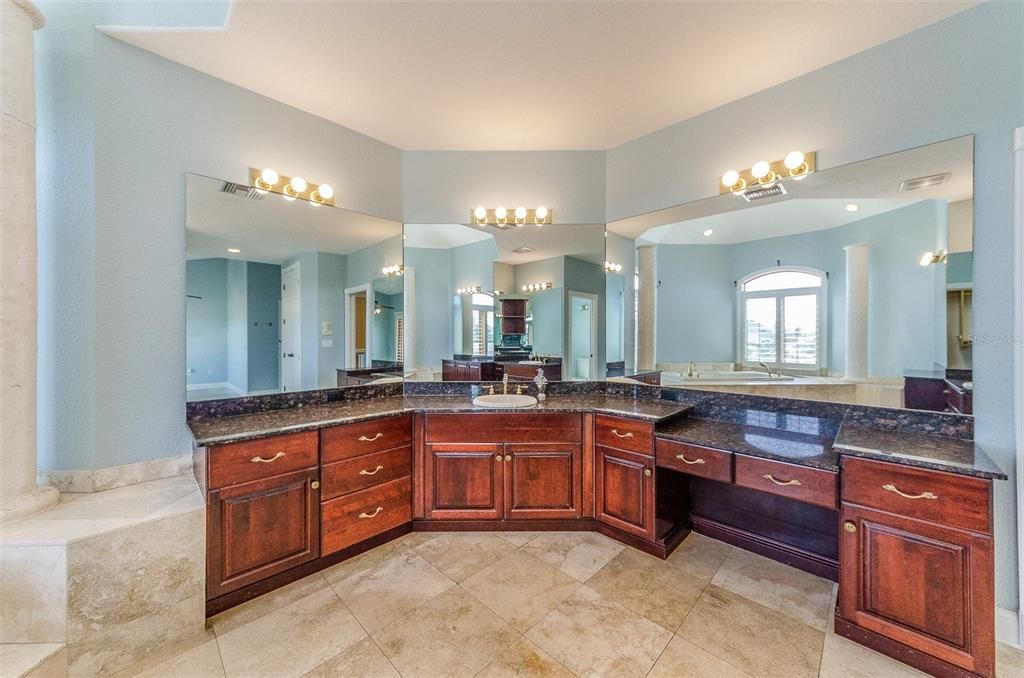 For Sale: $3,100,000 (5 beds, 6 baths, 6122 Square Feet)