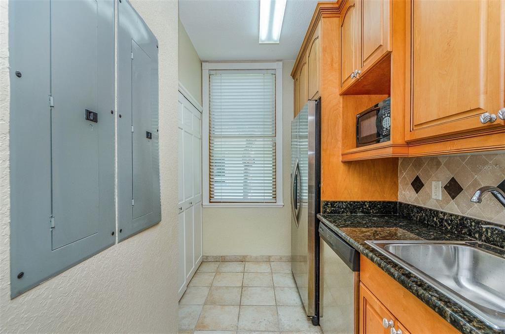 For Sale: $3,100,000 (5 beds, 6 baths, 6122 Square Feet)