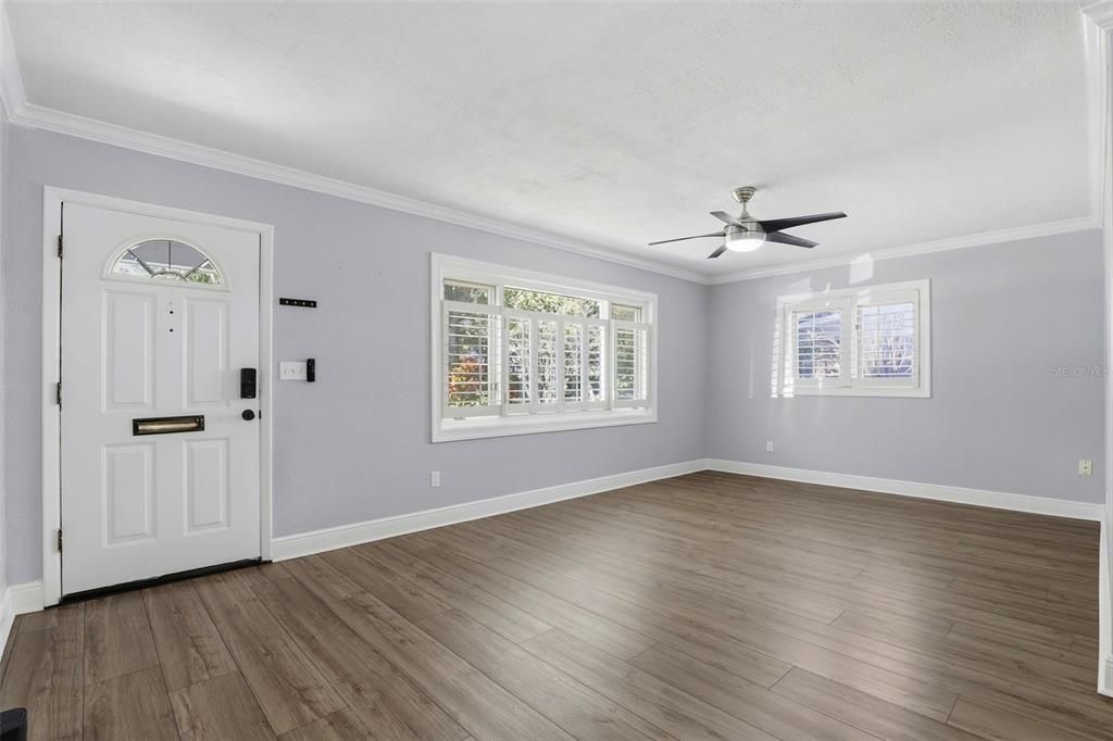 Под контрактом: $510,000 (3 спален, 2 ванн, 1486 Квадратных фут)