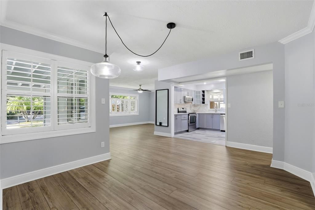 Под контрактом: $510,000 (3 спален, 2 ванн, 1486 Квадратных фут)