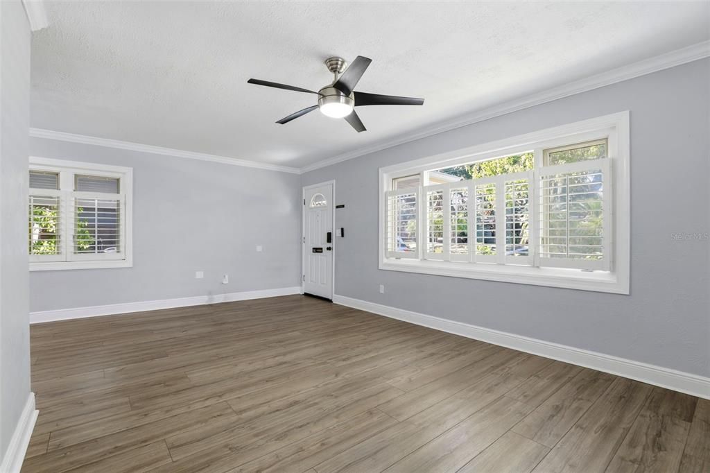 Под контрактом: $510,000 (3 спален, 2 ванн, 1486 Квадратных фут)