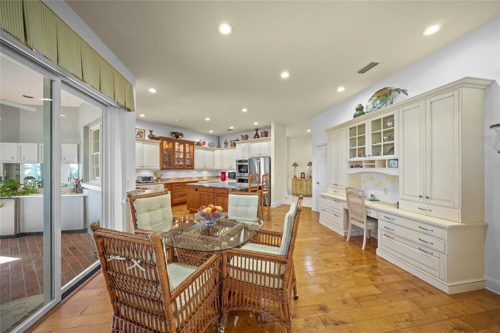 For Sale: $1,935,000 (3 beds, 3 baths, 4069 Square Feet)