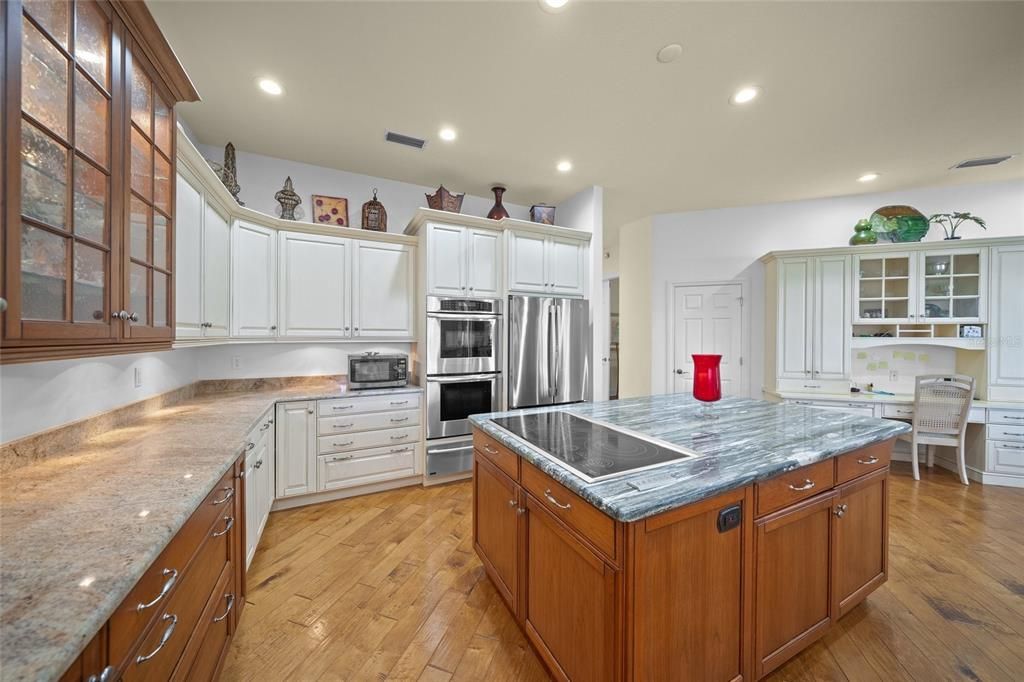 For Sale: $1,935,000 (3 beds, 3 baths, 4069 Square Feet)