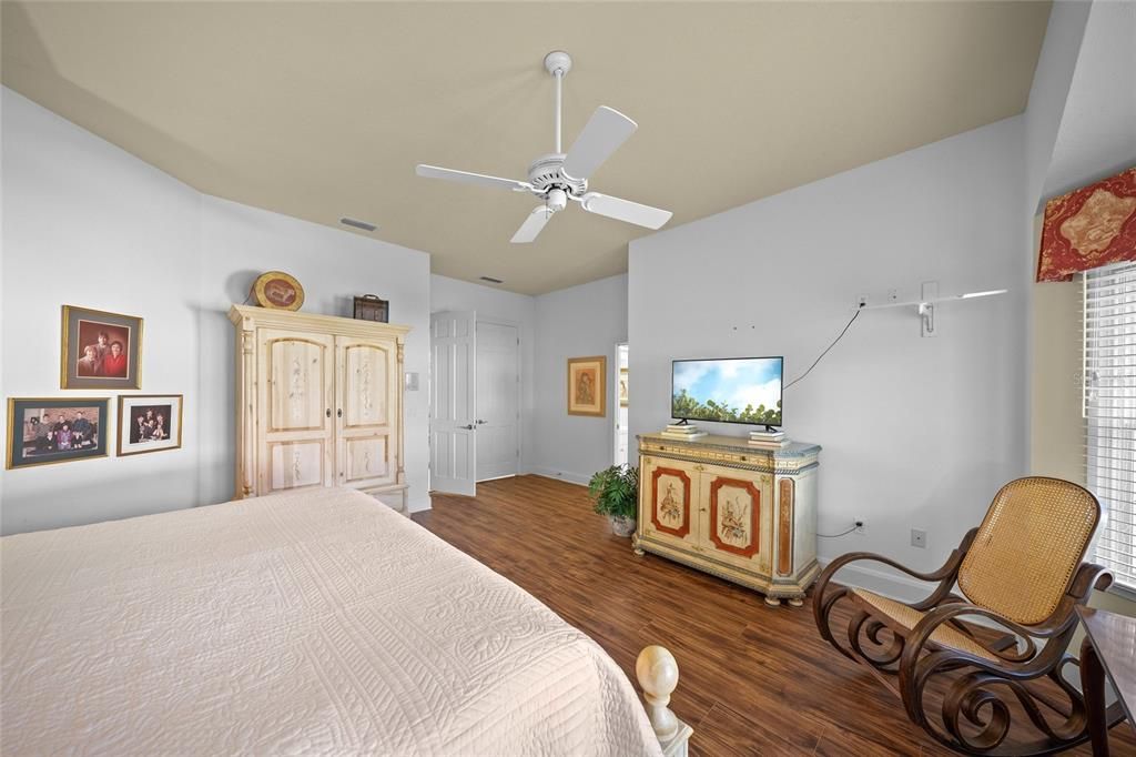 For Sale: $1,935,000 (3 beds, 3 baths, 4069 Square Feet)