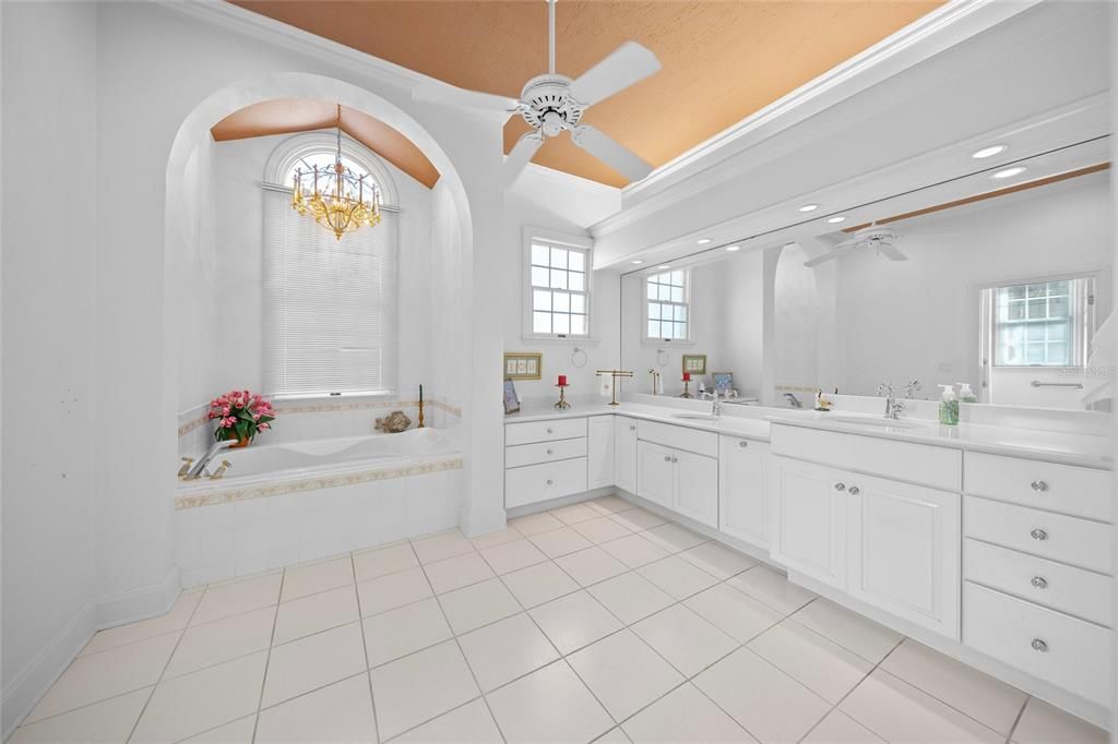 For Sale: $1,935,000 (3 beds, 3 baths, 4069 Square Feet)