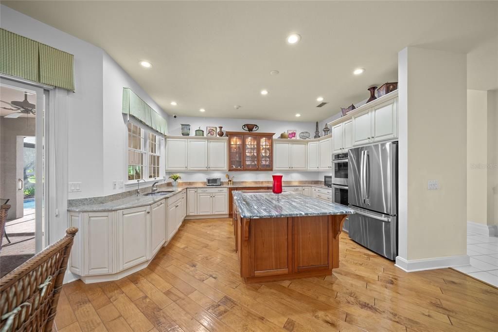 For Sale: $1,935,000 (3 beds, 3 baths, 4069 Square Feet)