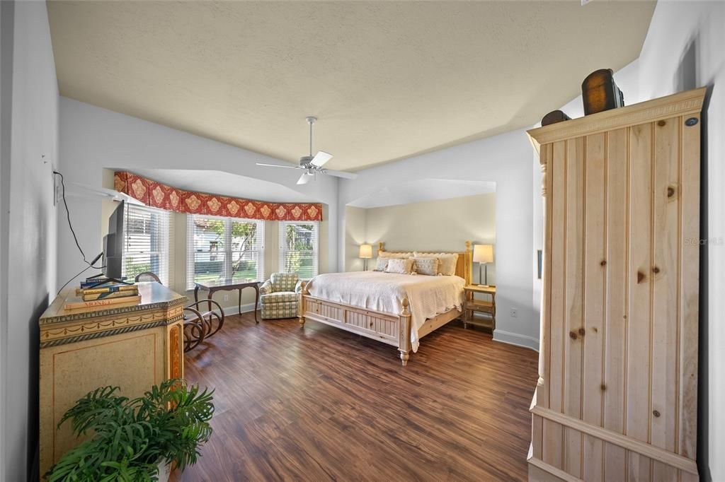 For Sale: $1,935,000 (3 beds, 3 baths, 4069 Square Feet)