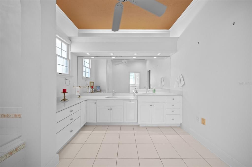 For Sale: $1,935,000 (3 beds, 3 baths, 4069 Square Feet)