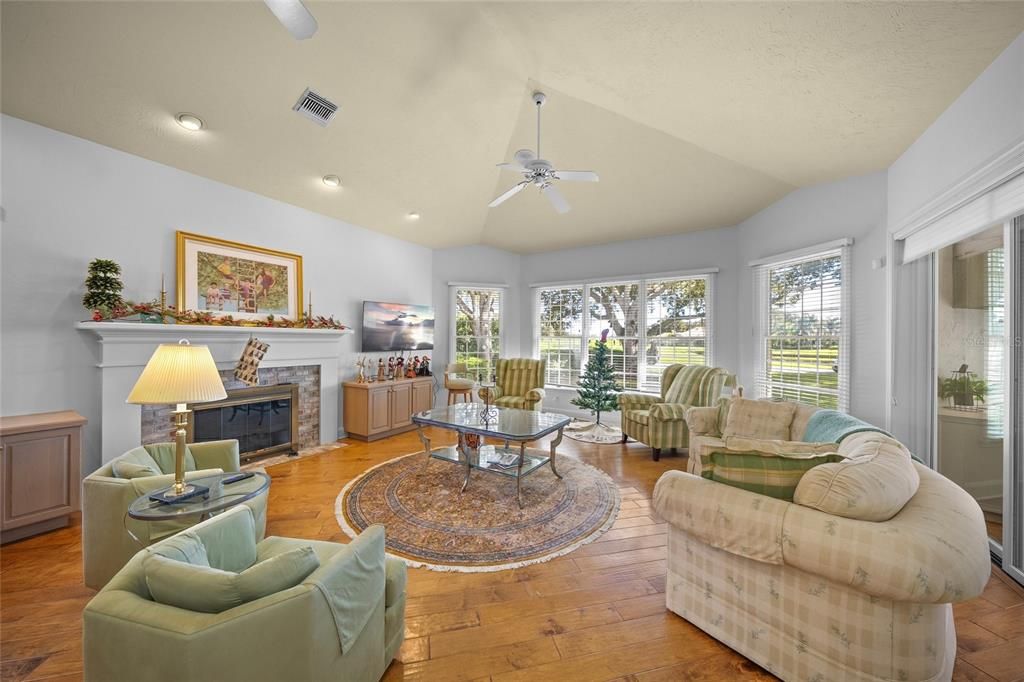 For Sale: $1,935,000 (3 beds, 3 baths, 4069 Square Feet)