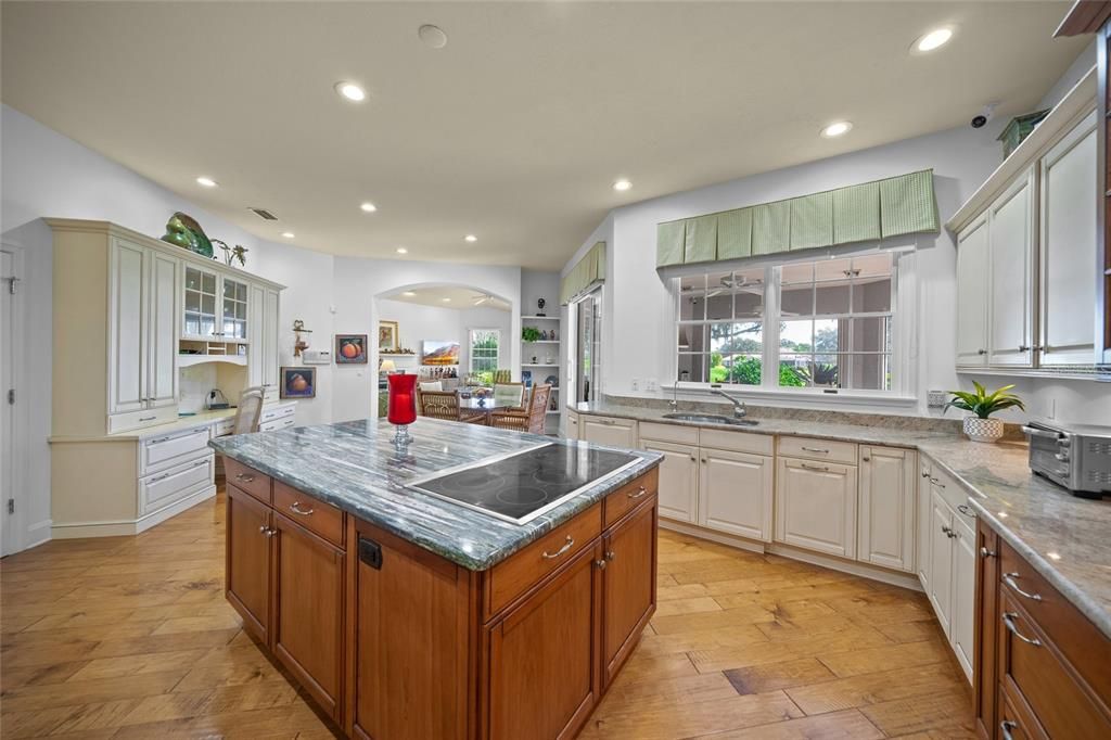 For Sale: $1,935,000 (3 beds, 3 baths, 4069 Square Feet)