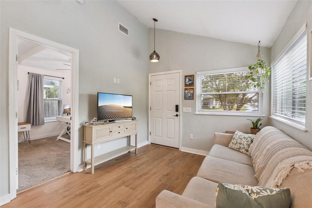 En Venta: $475,000 (2 camas, 2 baños, 760 Pies cuadrados)