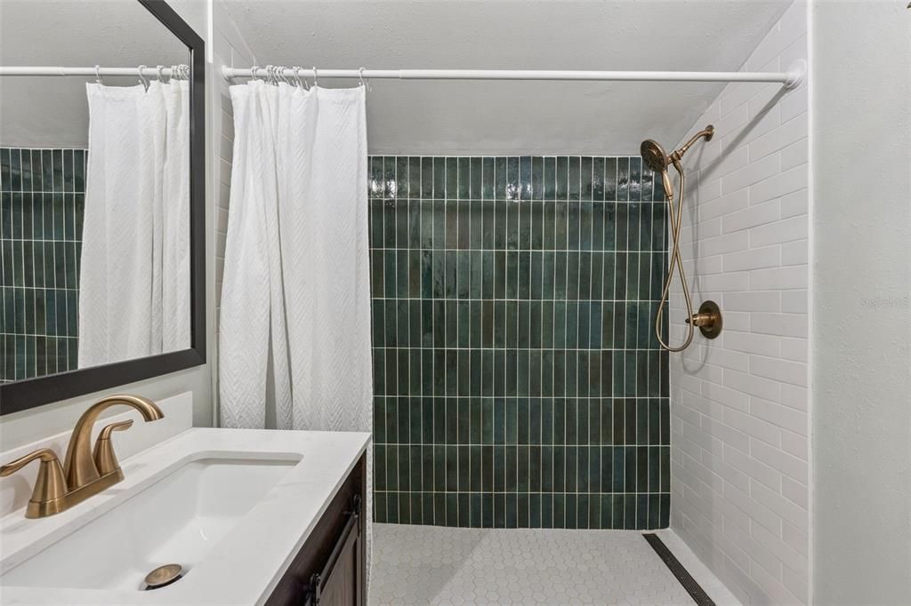 En Venta: $475,000 (2 camas, 2 baños, 760 Pies cuadrados)