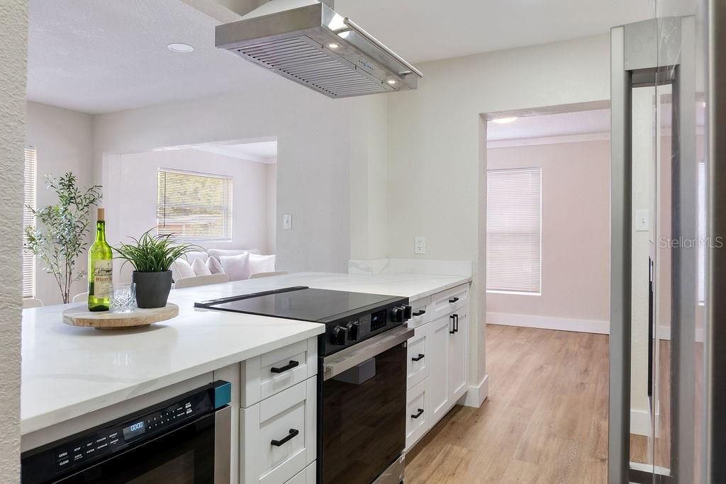 For Sale: $349,000 (3 beds, 2 baths, 1632 Square Feet)