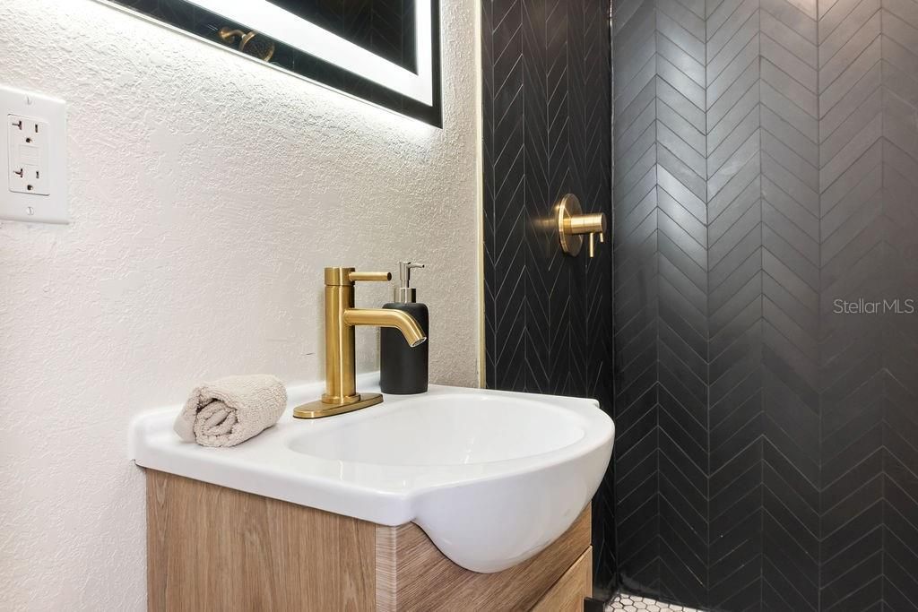 For Sale: $349,000 (3 beds, 2 baths, 1632 Square Feet)