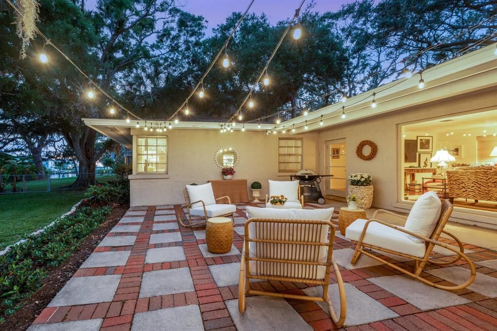 For Sale: $3,850,000 (2 beds, 2 baths, 2156 Square Feet)