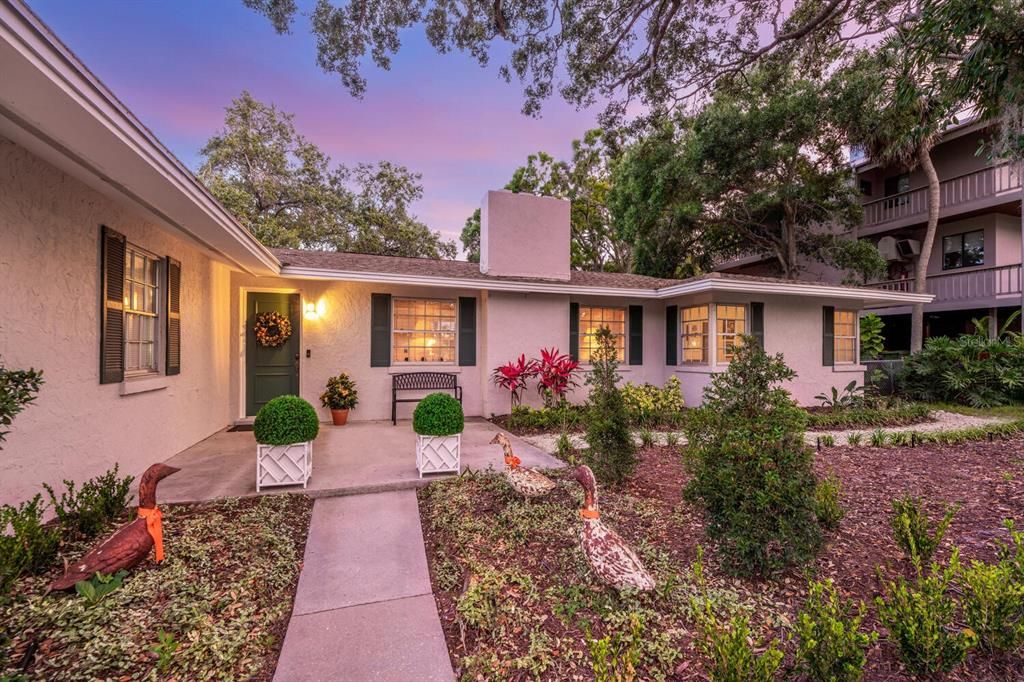 For Sale: $3,850,000 (2 beds, 2 baths, 2156 Square Feet)