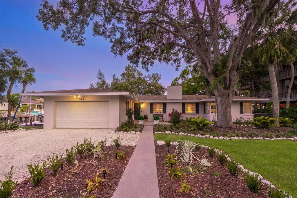 For Sale: $3,850,000 (2 beds, 2 baths, 2156 Square Feet)