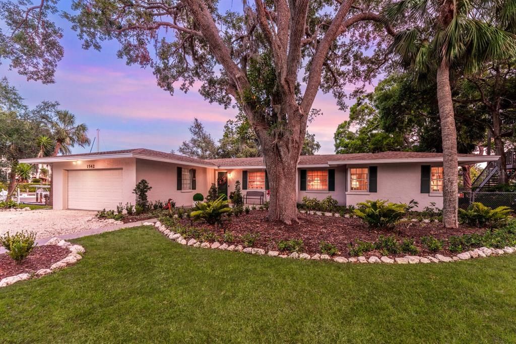 For Sale: $3,850,000 (2 beds, 2 baths, 2156 Square Feet)