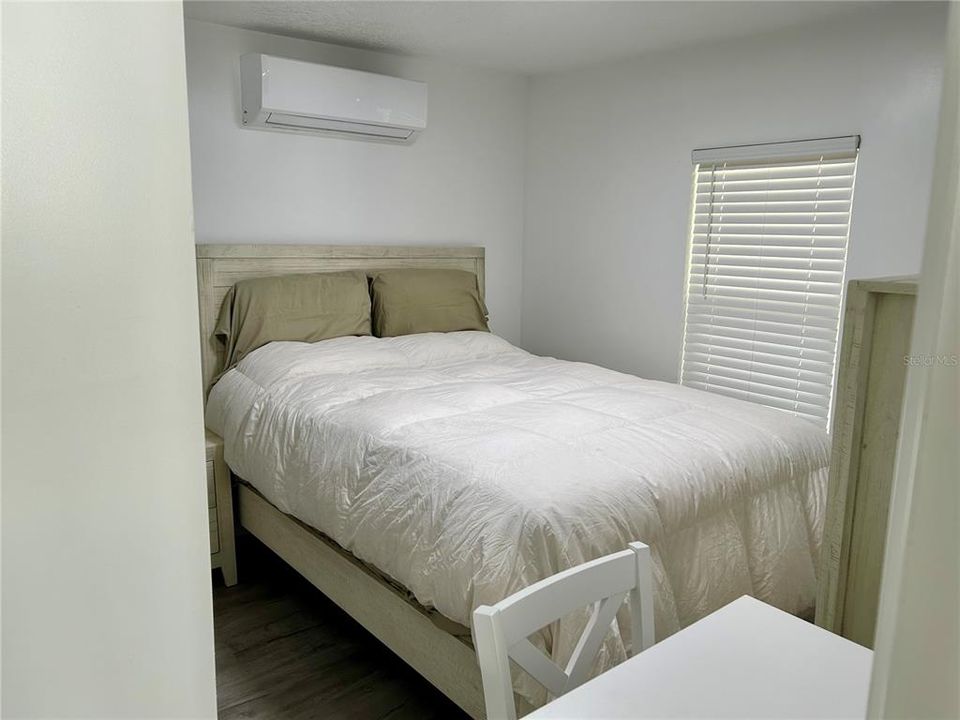 For Sale: $195,000 (2 beds, 1 baths, 768 Square Feet)