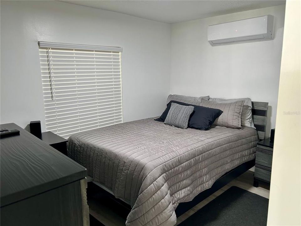 For Sale: $195,000 (2 beds, 1 baths, 768 Square Feet)