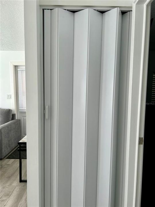 For Sale: $195,000 (2 beds, 1 baths, 768 Square Feet)