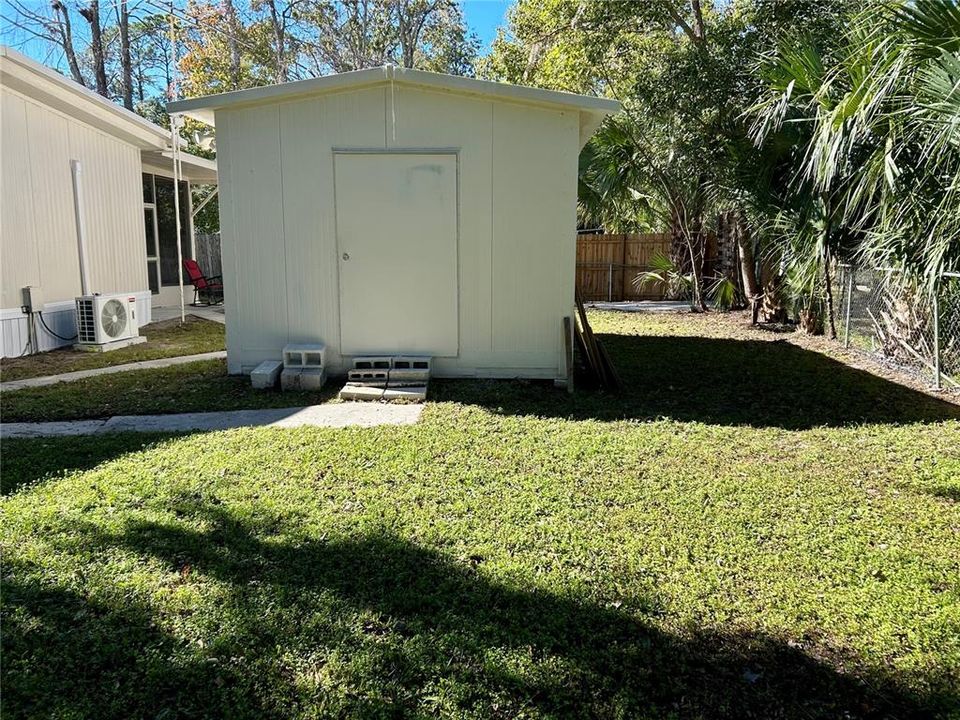 For Sale: $195,000 (2 beds, 1 baths, 768 Square Feet)