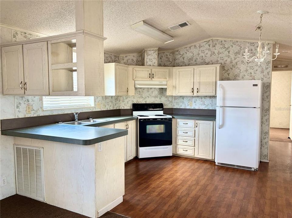 出租: $1,250 (2 贝兹, 1 浴室, 728 平方英尺)