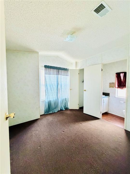 出租: $1,250 (2 贝兹, 1 浴室, 728 平方英尺)