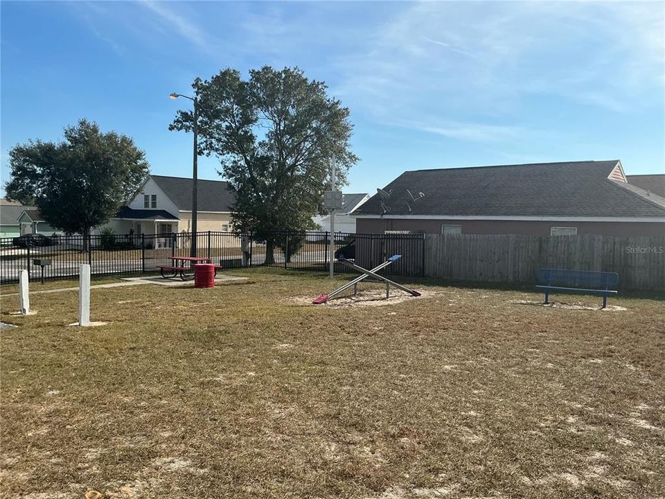 待售: $350,000 (4 贝兹, 2 浴室, 1396 平方英尺)