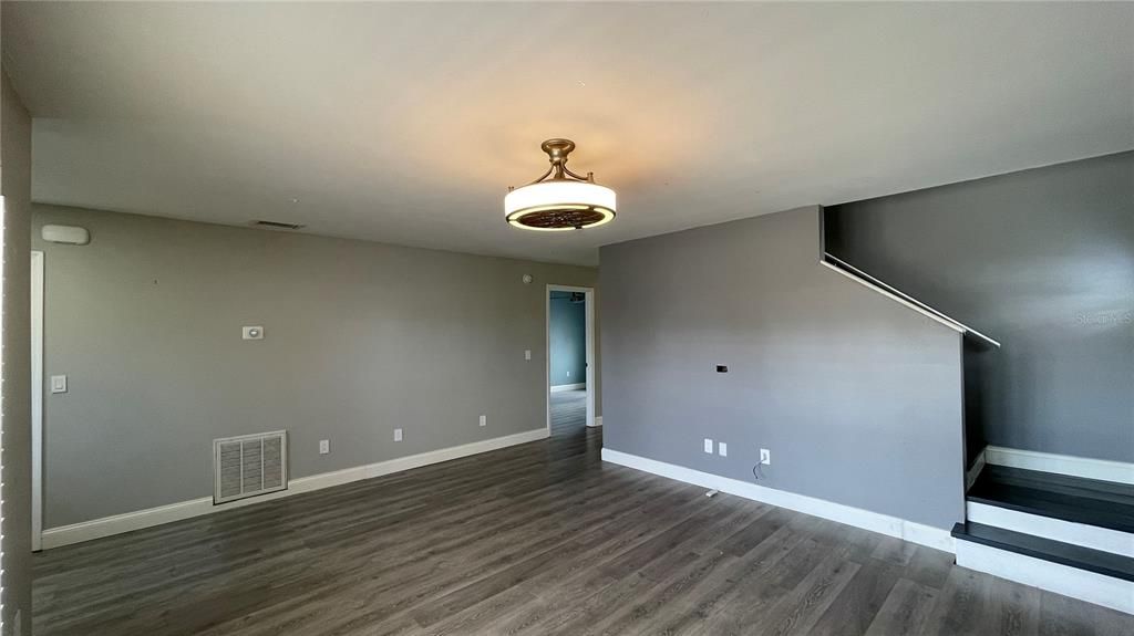 待售: $350,000 (4 贝兹, 2 浴室, 1396 平方英尺)